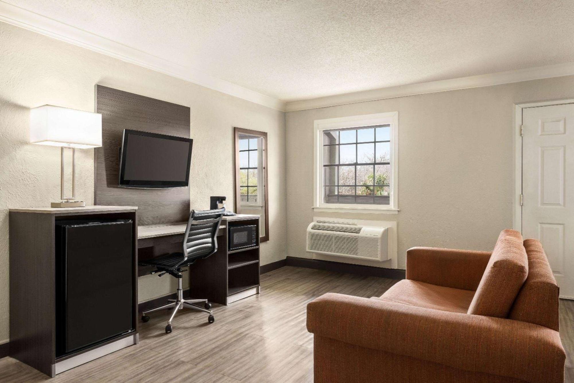 La Quinta Inn By Wyndham San Antonio Lackland מראה חיצוני תמונה