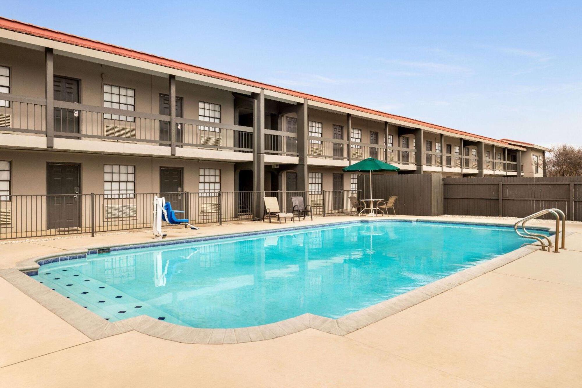La Quinta Inn By Wyndham San Antonio Lackland מראה חיצוני תמונה