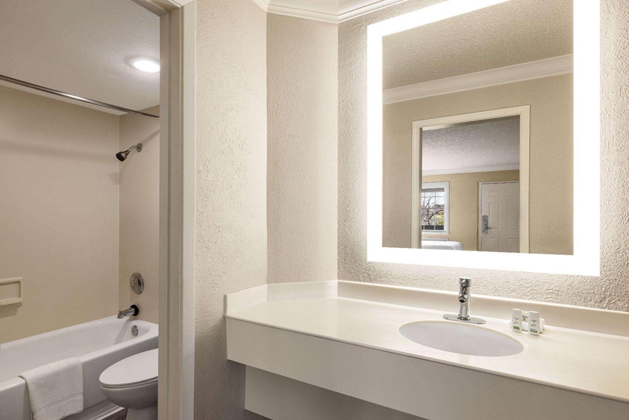 La Quinta Inn By Wyndham San Antonio Lackland מראה חיצוני תמונה